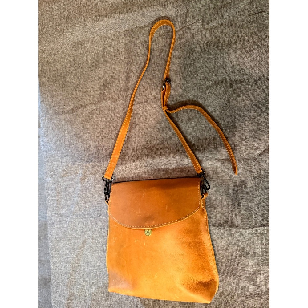 Leather shoulder bag with adjudtable strap - Picture 8 of 11